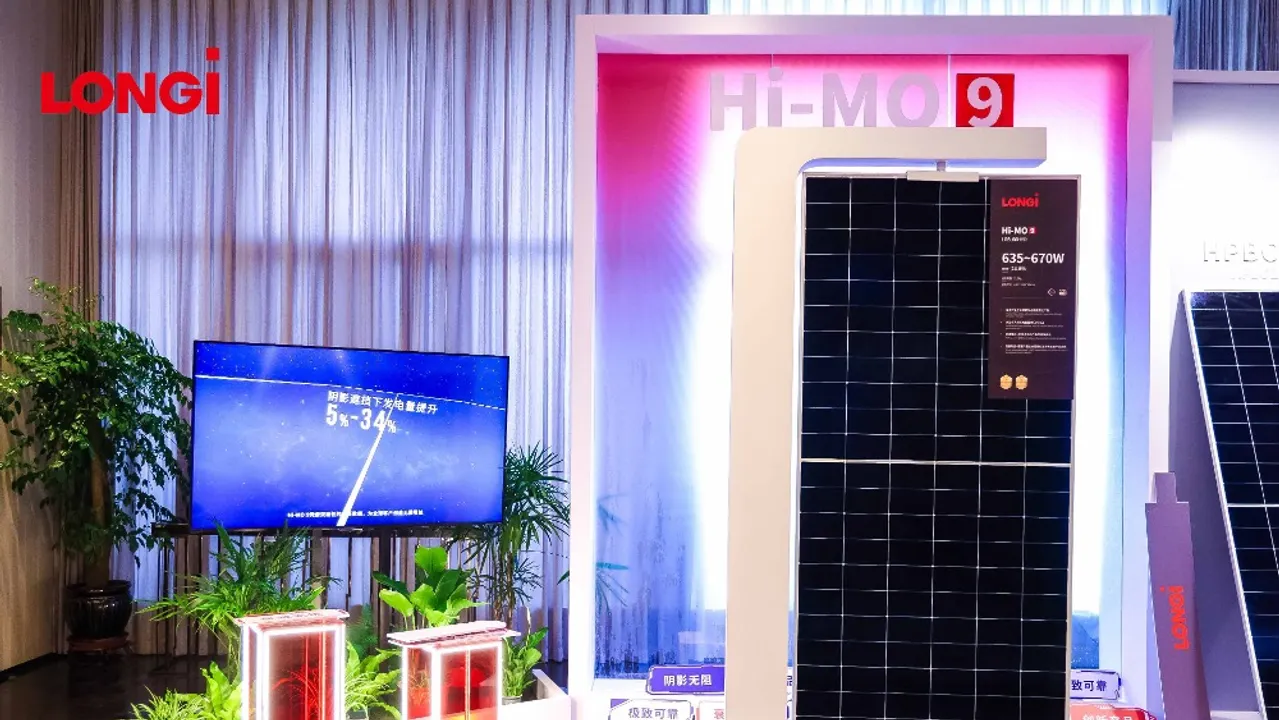  Hi-MO 9 achieved 1.5% higher efficiency and 6.4% more land capacity than mainstream TOPCon modules.  Image Source: LONGi 