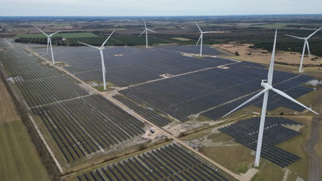  The completed facility in Jutland has capacity to supply electricity to nearly 6,500 households through optimized solar tracking.  Image Source: GreenGo Energy 