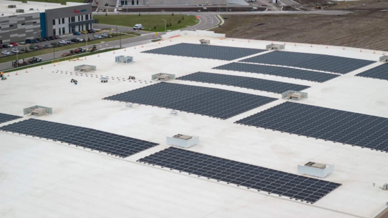  Excellerate’s Olathe facility featured 4,320 solar panels and 30 inverters with simplified UL 3741-based rapid shutdown setup. Image Source: Faith TechnologiesI ncorporated 