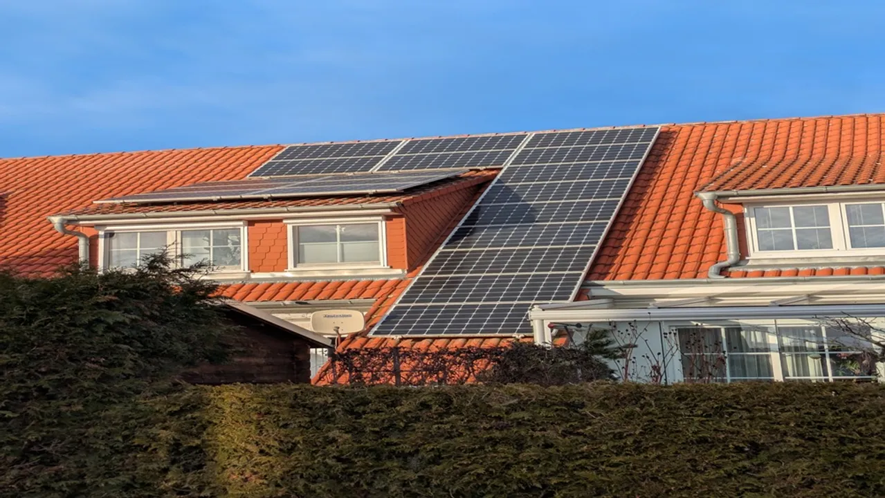  SegmentPV by AESOLAR and Fraunhofer CSP underwent stress cycles, shading tests, and bypass diode checks with German Energy Ministry funding. Image Source: FraunhoferIMWS 