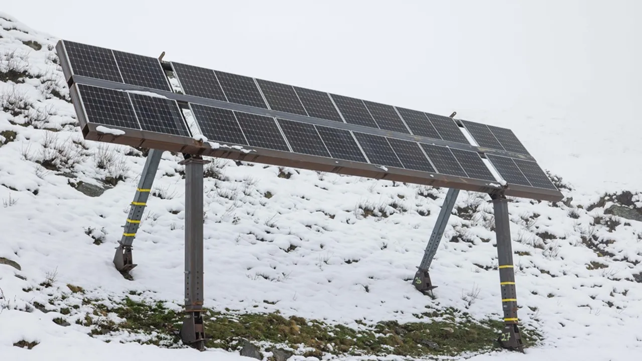  The 8 MW NalpSolar plant near Lai da Nalps reservoir was designed to generate 11 GWh annually for around 2,000 Swiss households. Image Source: Axpo 