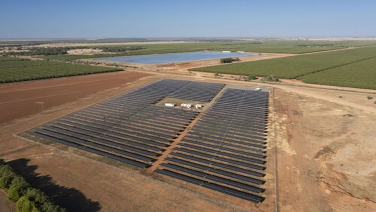  ofi replaced diesel and grid power at Kerarbury orchard using 10,000 Trinasolar panels and a 2.3 MW battery system. Image Source: PR Newswire 