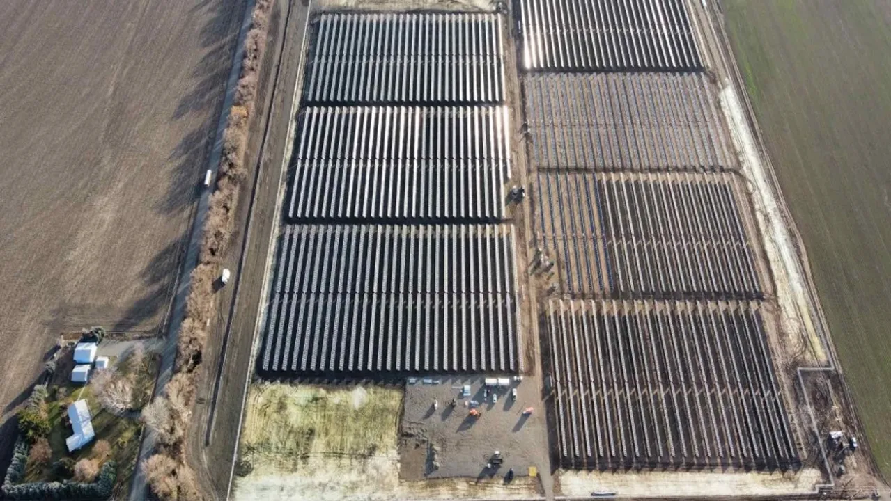  The Cider solar project will provide clean energy for over 120,000 homes annually upon completion. Image Source: Greenbacker 