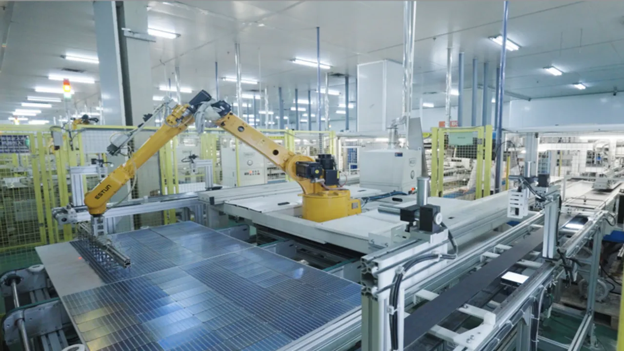  Boviet Solar’s Greenville site has produced its first shipment-ready modules and begun phase two PV cell plant construction. Image Source: Boviet Solar 