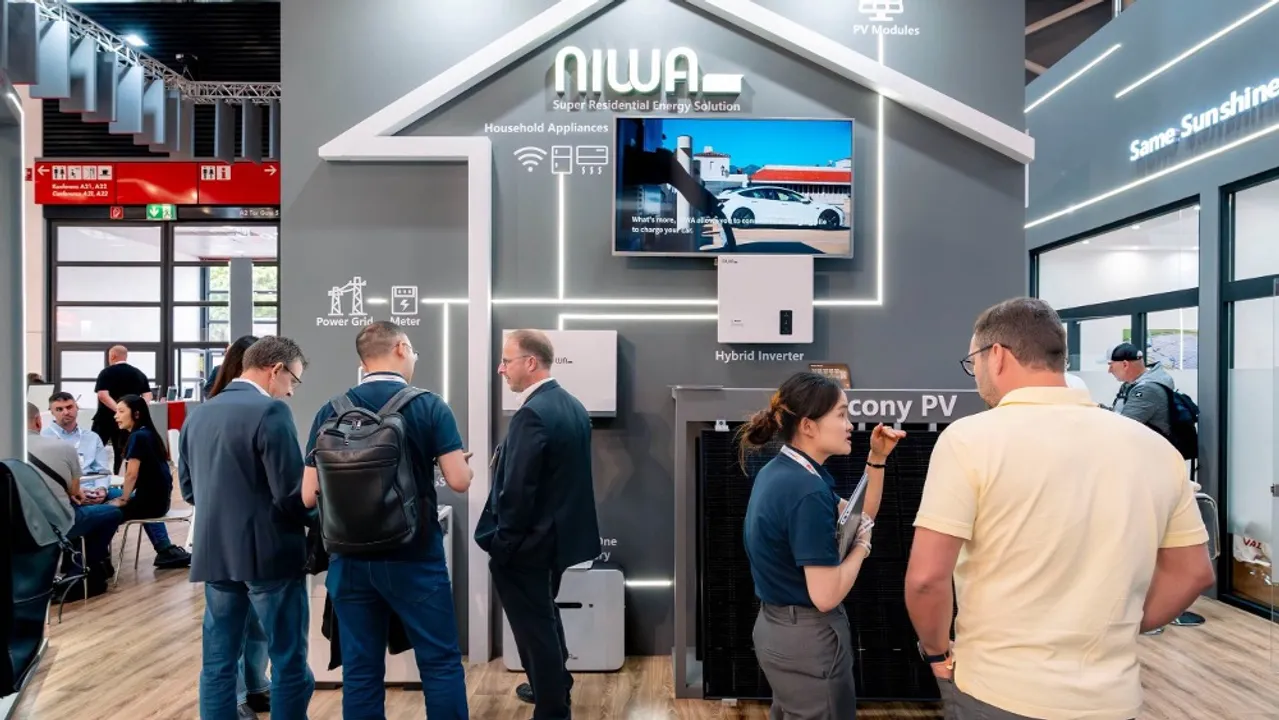  Jolywood has launched the NIWA HOME system for rooftop, balcony, and off-grid use at Intersolar Europe 2025. Image Source: Jolywood 