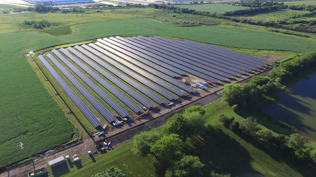  Summit Ridge’s Illinois solar projects have created jobs and will serve Digital Realty data centers with renewable energy. Image Source: Summit Ridge Energy 