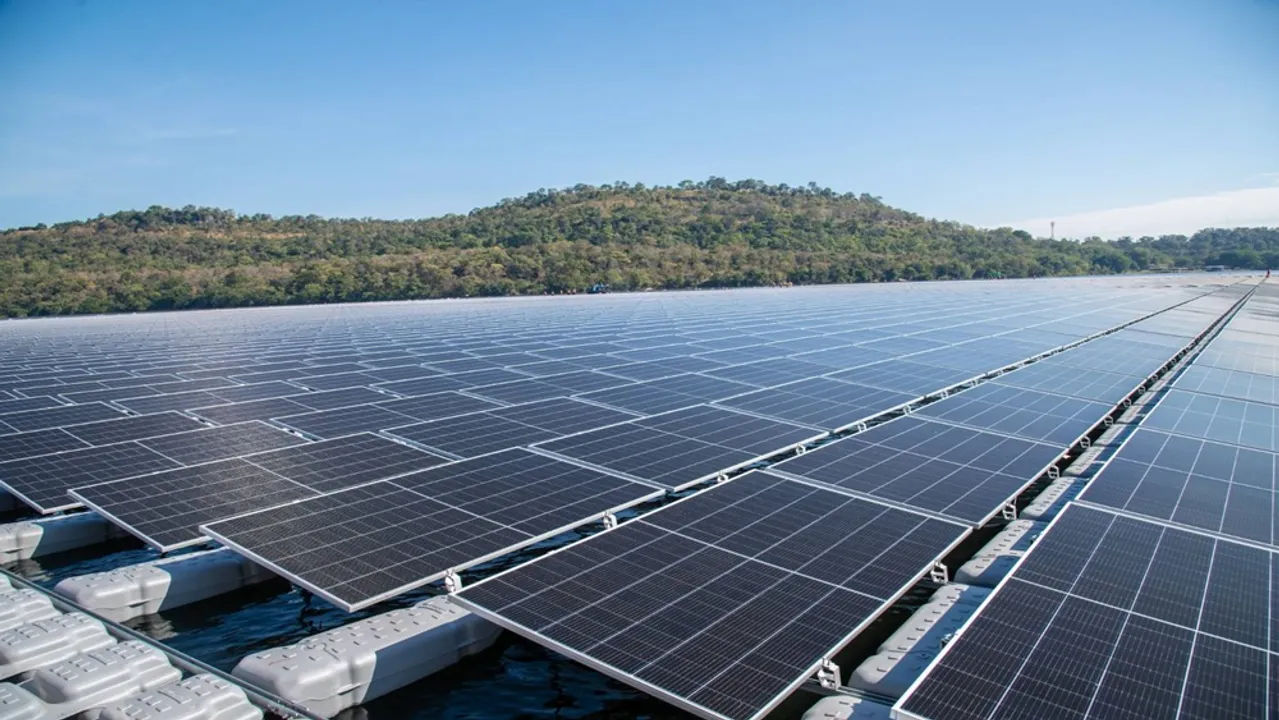  The estimated cost of the Vajiralongkorn Dam floating solar plant has reached THB 1.22 billion including VAT. Image Source: EGAT 