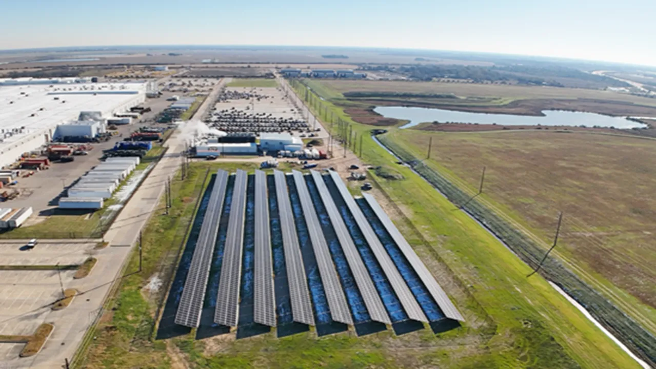  Daikin Texas Technology Park used bifacial panels to power chilled and hot water systems and support grid supply. Image Source: Daikin 