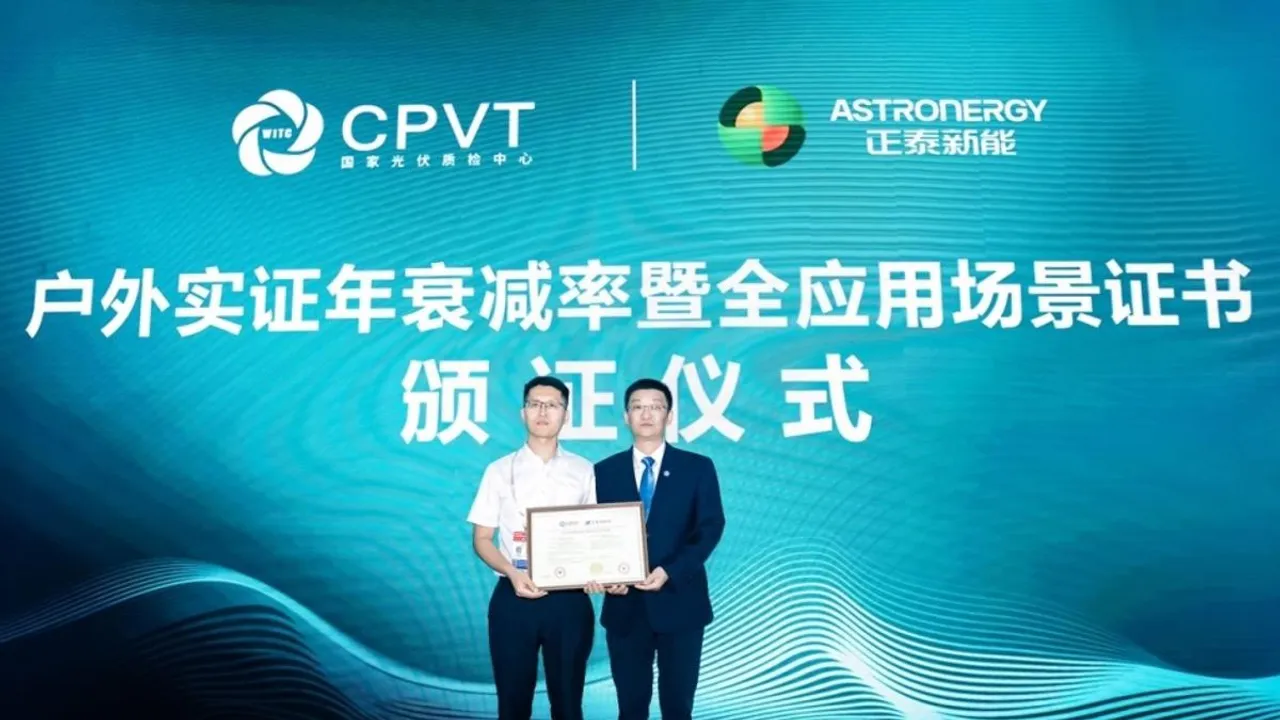  ASTRO N modules have shown only 0.69% first-year degradation during CPVT field testing in Yinchuan’s dry climate.  Image Source: Astronergy 