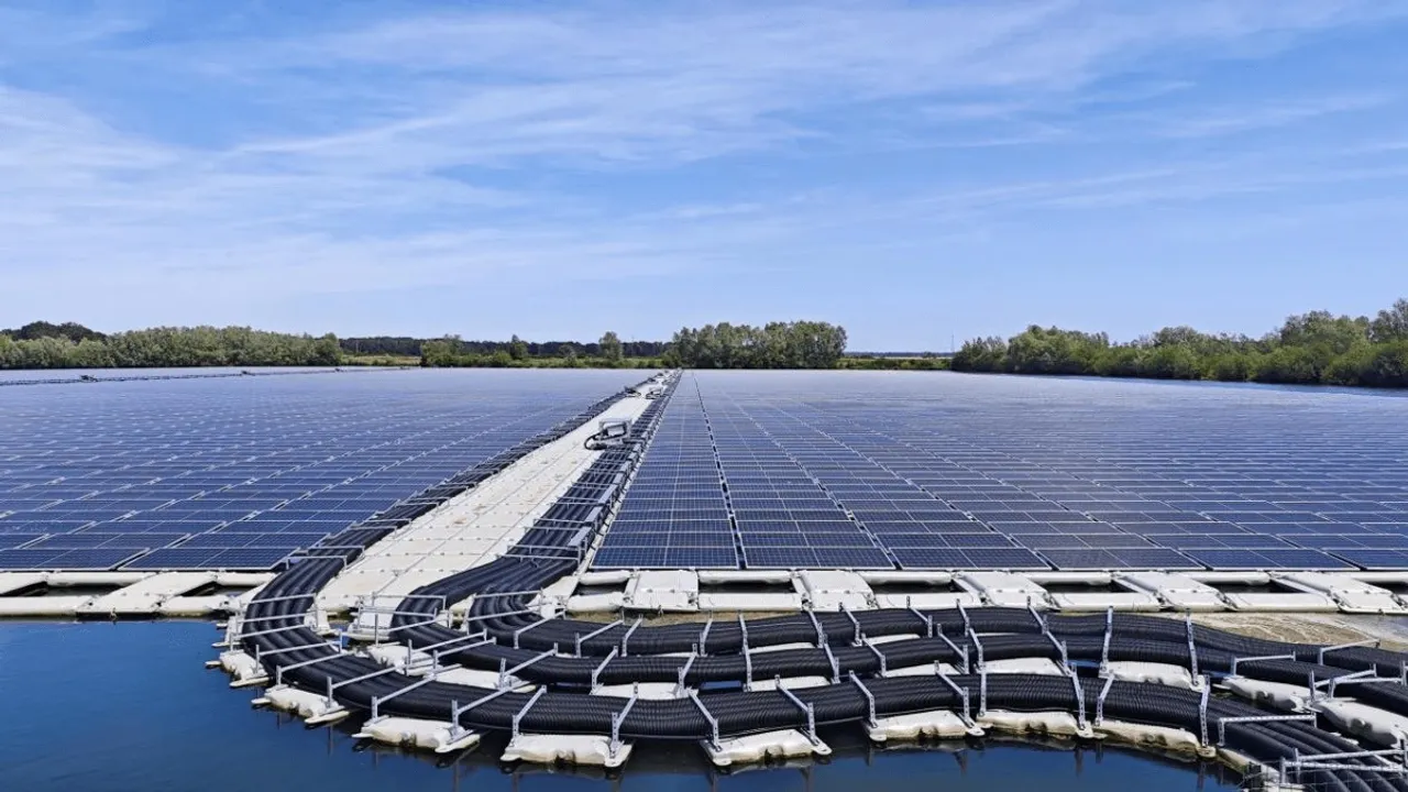  The 127-hectare installation has repurposed disused gravel pits to deliver consistent energy in land-constrained northern France. Image Source: DAS Solar 
