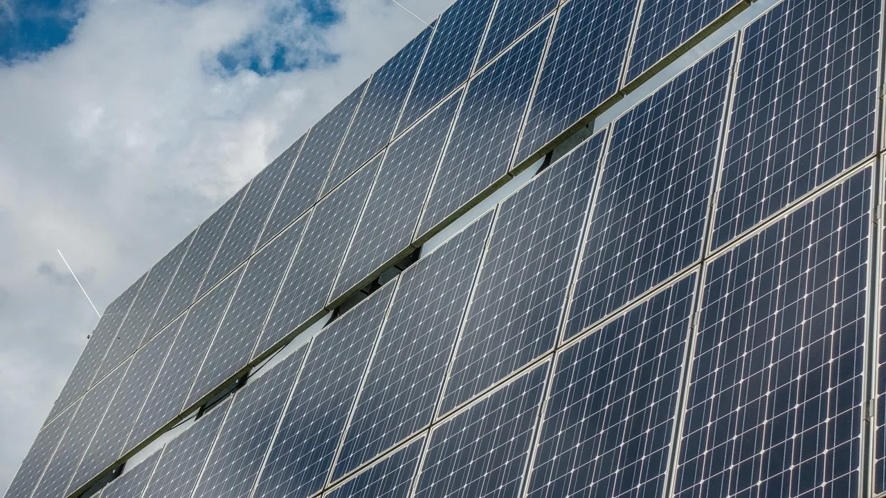 Hindustan Power has secured a 25-year PPA from UPPCL to supply electricity from its 435 MW DC solar project.