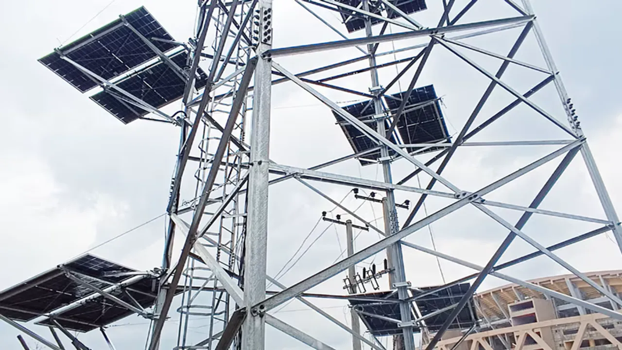  Ethio Telecom’s Solar-on-Tower project in Addis Ababa reduced diesel generator use by 40% per site after installation. Image Source: Huawei 