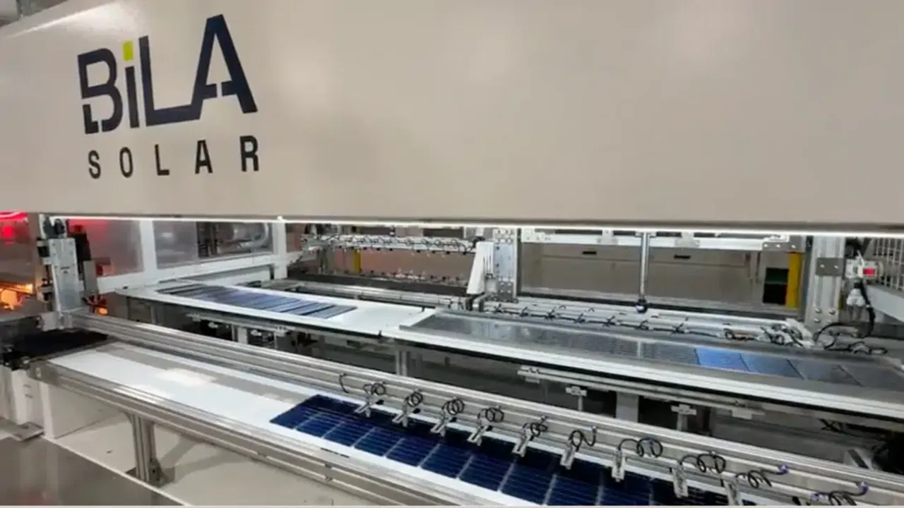  Bila Solar’s 550 W module series with Origami Solar’s steel frames was displayed at RE+ Las Vegas in September 2025. Image Source: Bila Solar 