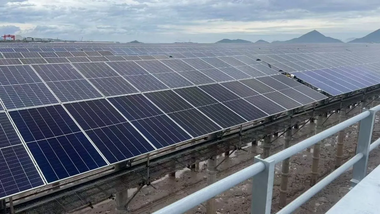  Hi-MO 9 BC modules have recorded 1.26°C lower average backsheet temperatures with a peak difference of 4.13°C. Image Source: LONGi 