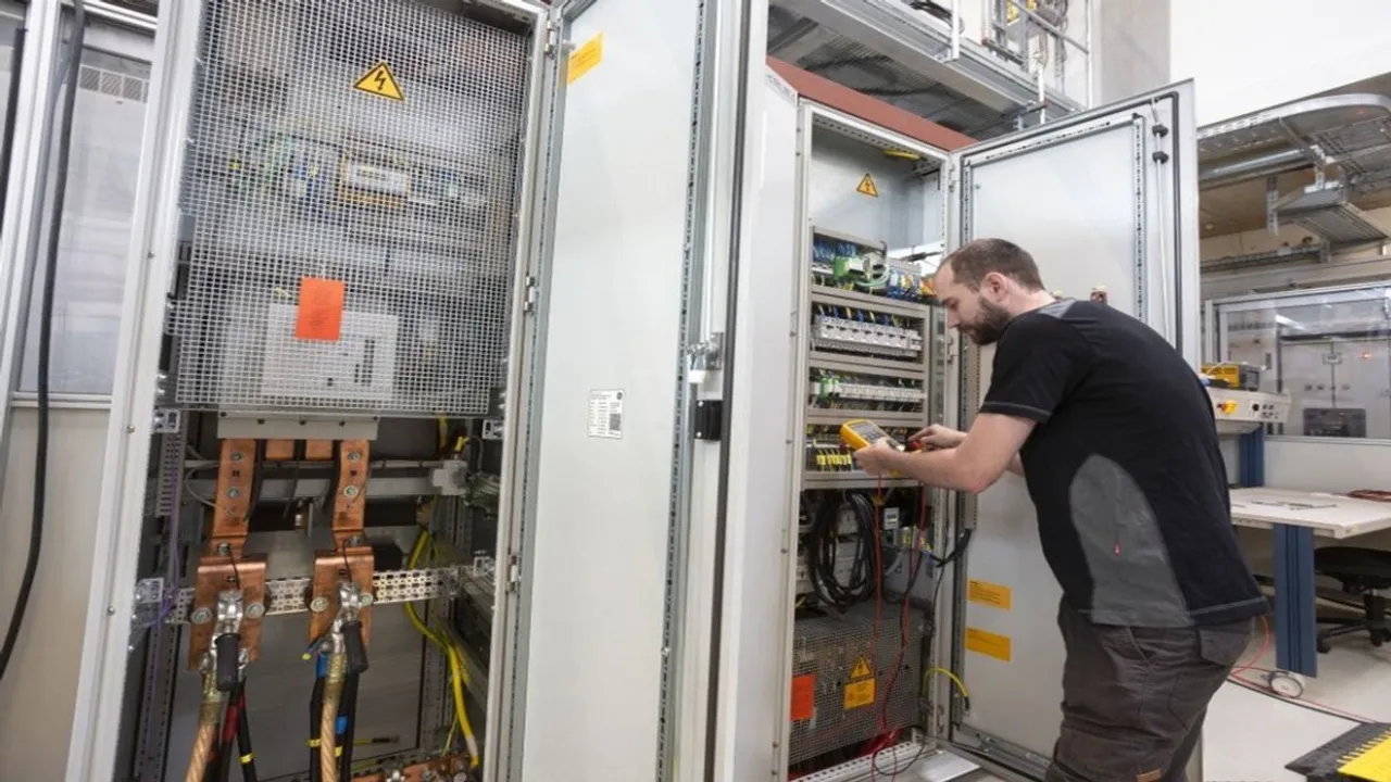  Fraunhofer ISE’s GFM Benchmark project tested grid-forming inverters with German TSOs and provided input for European standards. Image Source: Fraunhofer ISE 