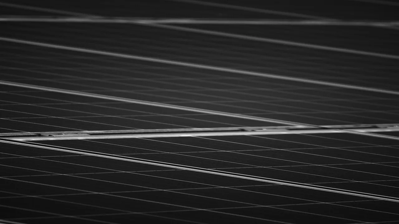  India has hosted IEC experts from 100 nations to shape solar, grid, and AI standards.  Image Credit/Source: Vale_Photography/ Pixabay 