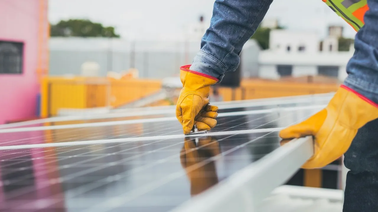 ALMM-listed modules and cells have been mandated in SECI’s 3.64 MW rooftop solar tender process. Image Credit/Source: Los Muertos Crew/Pexels 