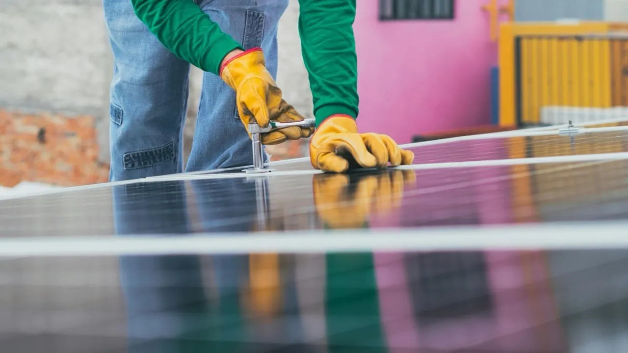  The updated framework has strengthened awareness, outreach, and fund monitoring for rooftop solar projects. Image Credit/Source: Los Muertos Crew/Pexels 