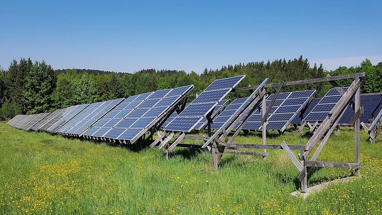  Waaree Renewable Technologies has expanded its Indian portfolio with a 150 MW EPC solar contract. Image Credit/Source: stux/ Pixabay 