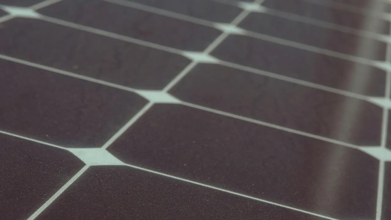  SECI has allowed up to 5% renewable procurement for ESS charging during off-peak hours. Image Credit/Source: Kindel Media /Pexels 