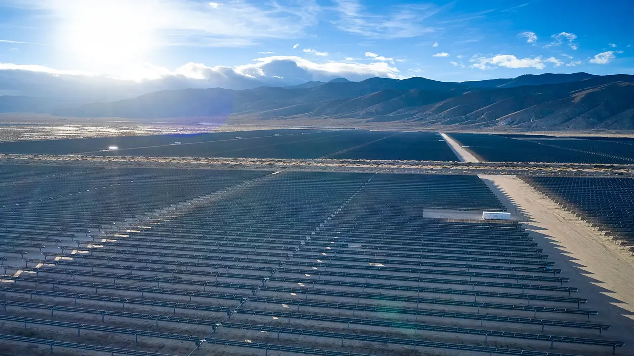  Aratina 2 has paired solar and storage to meet Southern California Edison demand.  Image Credit/Source: Avantus 