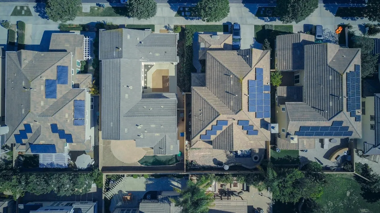 Systems must be at least 3 kW and use Clean Energy Council-approved components.