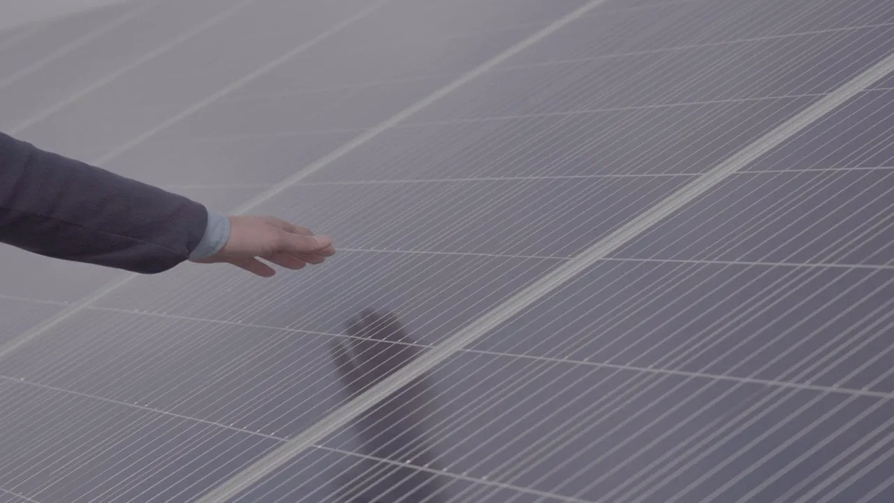  The project is projected to offset about 1.6 million tonnes of CO₂ emissions each year.  Image Source: AMEA Power 