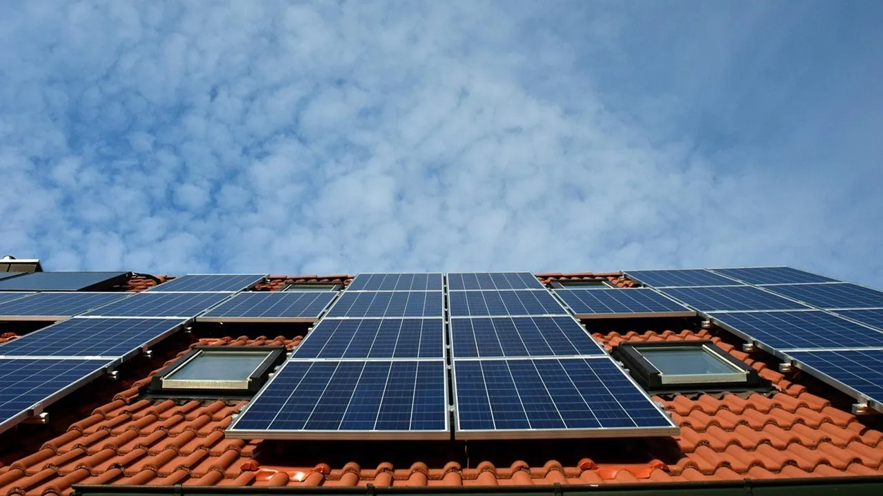  The MoU has outlined structured awareness programmes for accelerating MSME rooftop solar adoption statewide. Image Credit/Source: ulleo/ Pixabay 