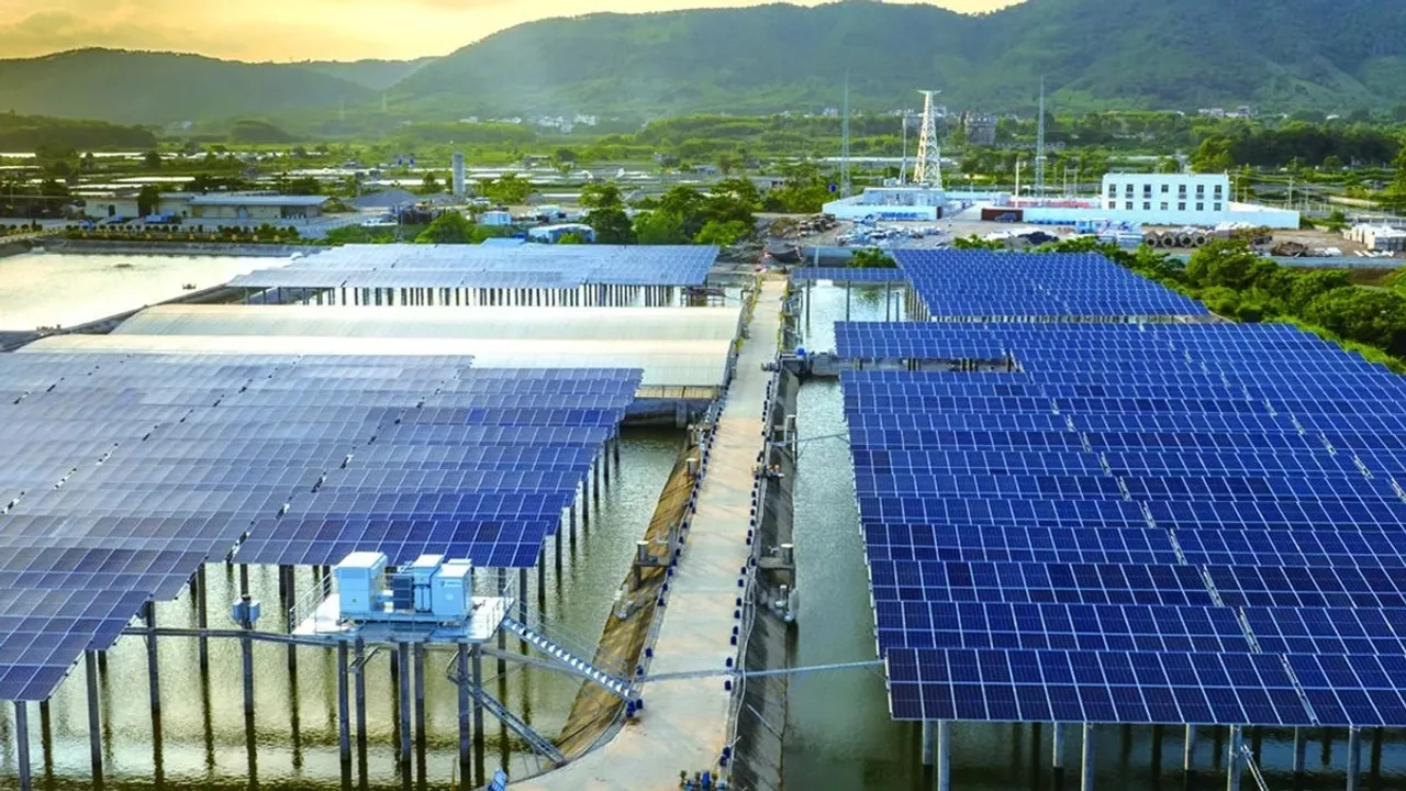 The project includes both fixed-tilt and single-axis tracking PV mounting systems as part of its design.