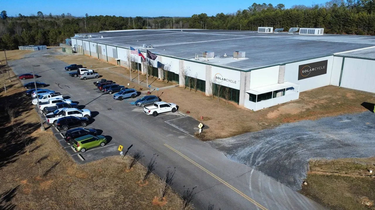  SOLARCYCLE Cedartown campus has integrated high-volume panel recycling with planned solar glass manufacturing capacity. Image Source: SOLARCYCLE 