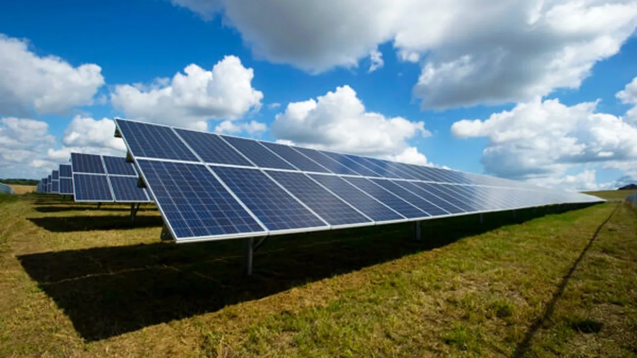 The CO Bar Complex consists of five development stages combining solar generation and standalone energy storage. Image Source: Enlight Renewable Energy