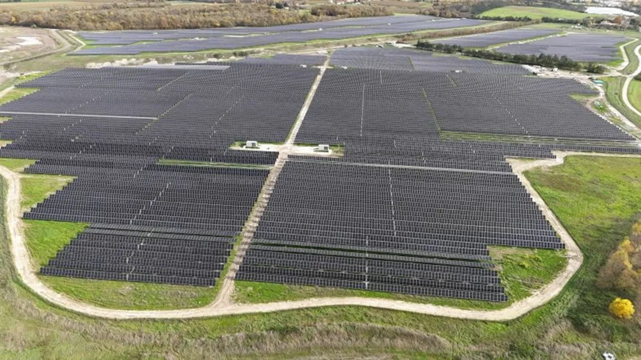 Neoen has closed €164 million financing supporting 203 MW France portfolio expansion.