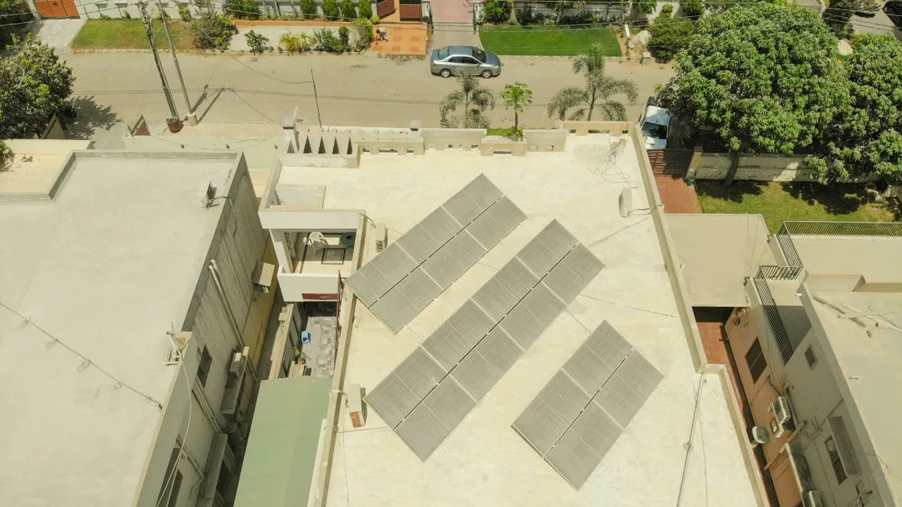 The RfS seeks developers for Grid Connected Rooftop PV systems totaling 20 MW on public sector buildings.