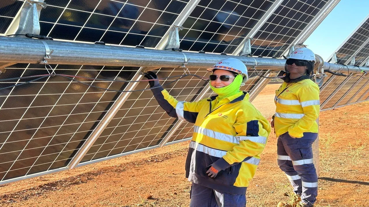  Quorn Park Hybrid Solar site with nearly 161000 panels installed during construction. Image Credit/Source: Potentia Energy 