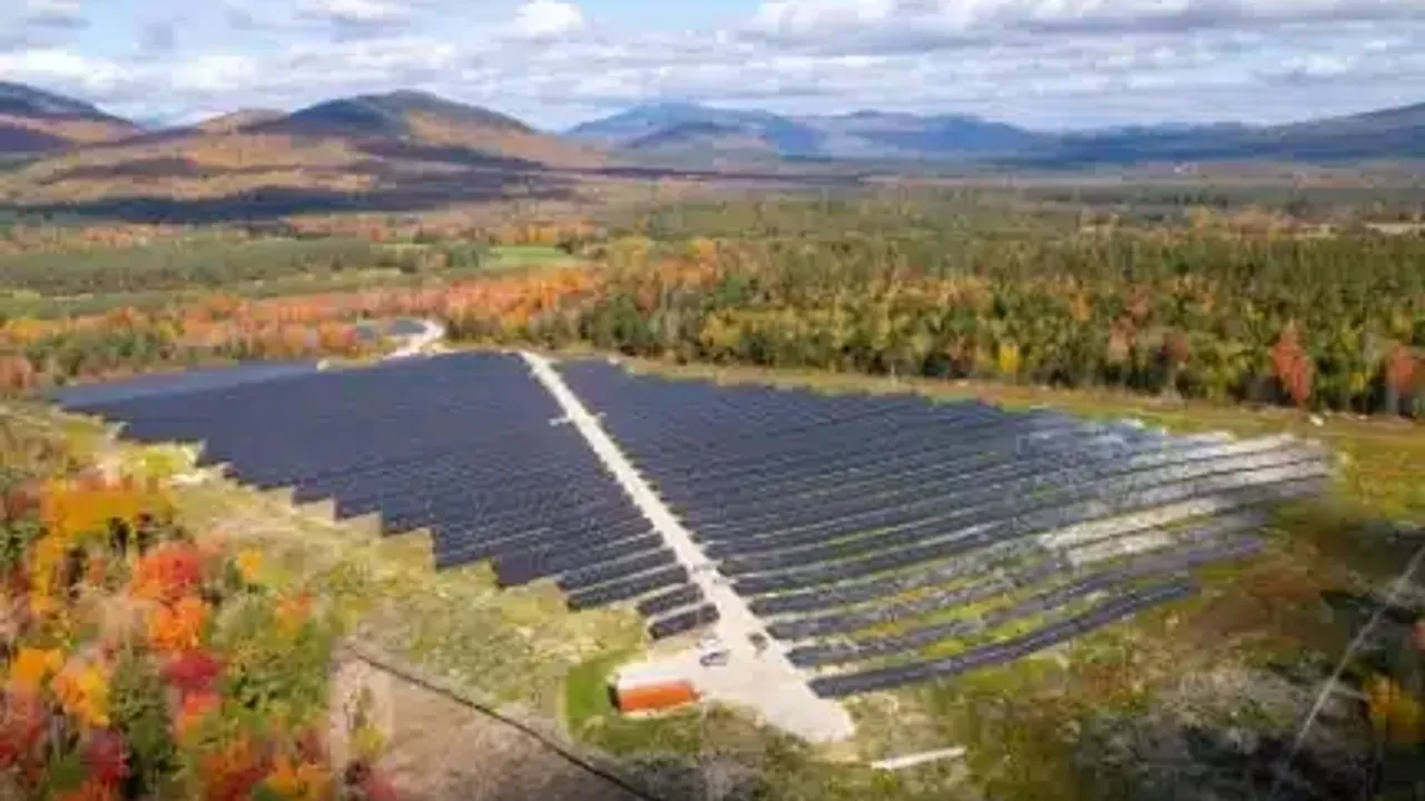 Four Illinois community PV projects totaling about 22.8 MW are scheduled for completion in 2026 and 2027.