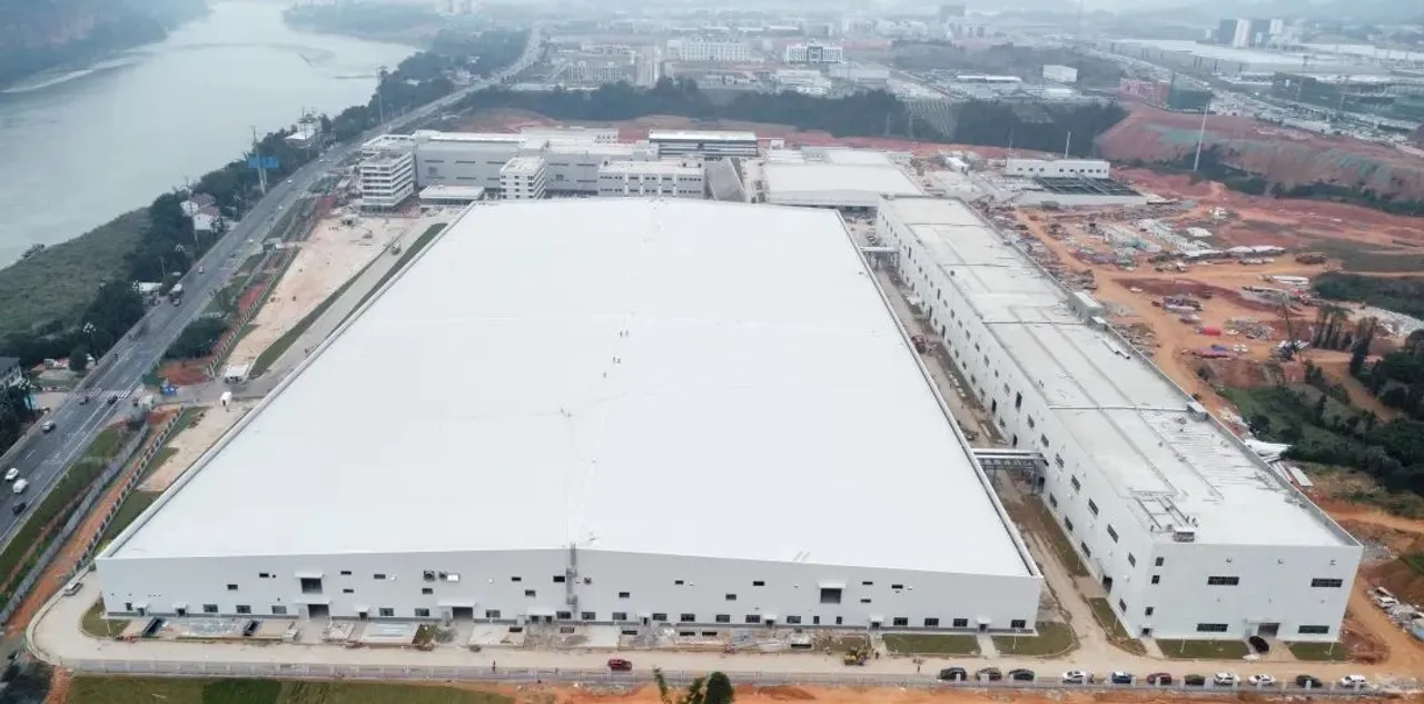  The GC-800XP diamond wire crystalline silicon slicing machine, independently developed by Gaoche, is employed for high-precision cutting, focusing on large-size, thin slices, and fine lines. Image Credit weixin. 