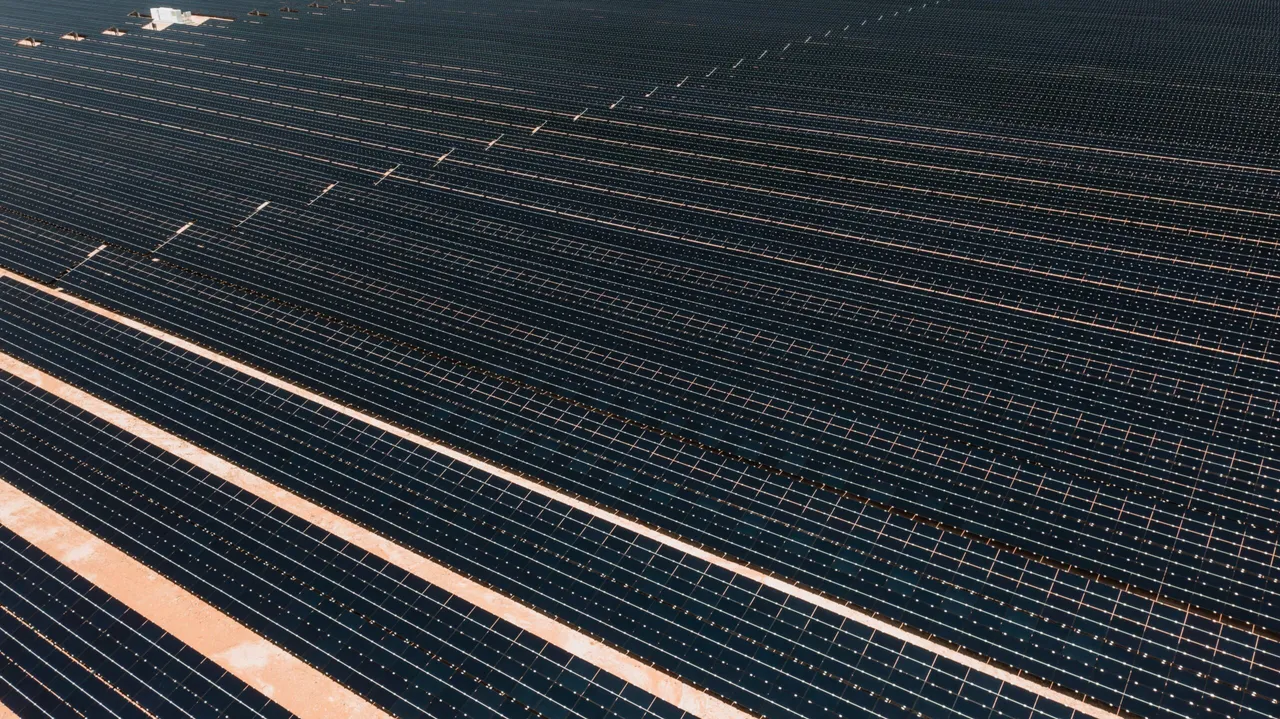  OPWP Unveils RFQ for 500 MW Ibri III Solar Project, Simultaneously Initiates Tender for 500 MW Solar Park by Independent Power Producers. Image credit: Pexels. 