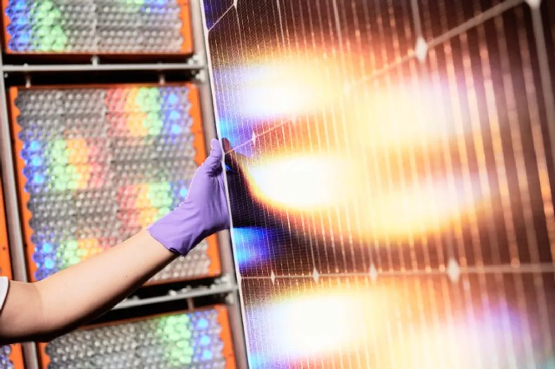  Fraunhofer ISE and Oxford PV unveil a groundbreaking 25% efficient silicon perovskite tandem solar module, a result of innovative low-temperature processes and meticulous calibration. (Image Credit: Fraunhofer ISE).  