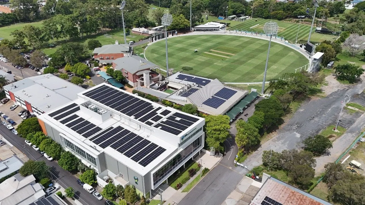  Australian cricketers, partnering with industry leaders, drive sustainable change with 400 kW solar power, setting a precedent for eco-friendly sports initiatives worldwide. (Image Credit: LONGi).  