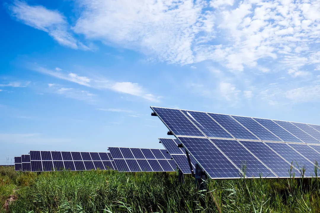  Five Illinois solar projects by Radiance Solar and Pivot Energy, totaling 19 MW, are set to empower communities, create jobs, and advance Illinois' clean energy objectives. (Image Credit: Pivot Energy).  