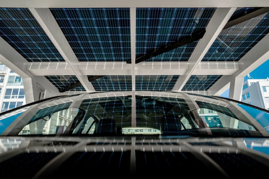  The latest 370 W bifacial dual glass solar module for carport applications by Solitek. (Image Credit:  Solitek) 