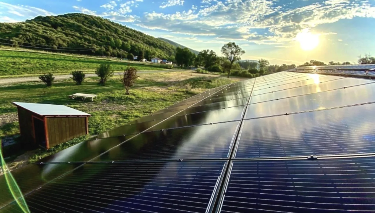  Silfab Solar partners with SOLARCYCLE to integrate recycled glass in its USA-made panels. (Image Credit: Silfab Solar).  