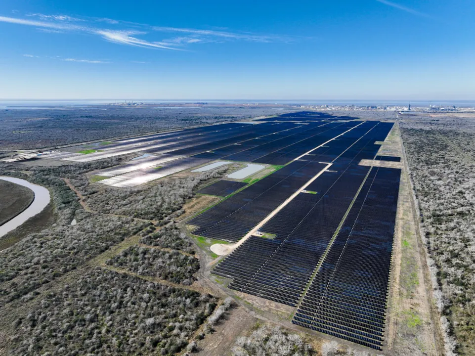  The Tres Bahias Solar project by Swift Current Energy now fuels Houston City facilities. (Image Credit: Swift Current Energy).  