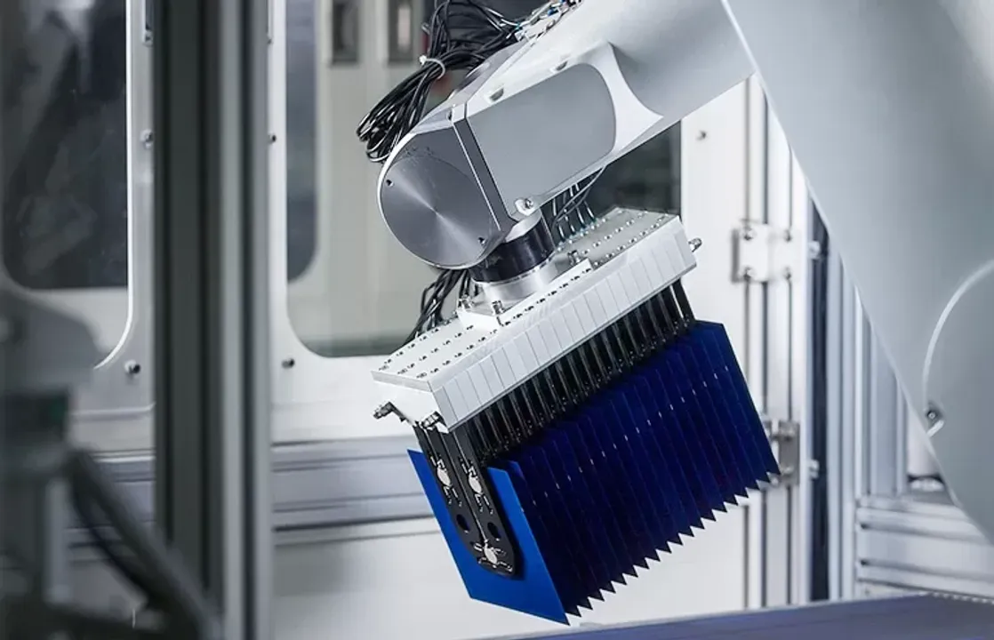  Jinergy's anti-dust modules feature improved drainage and blowdown for self-cleaning. (Image Credit: Jinergy).  