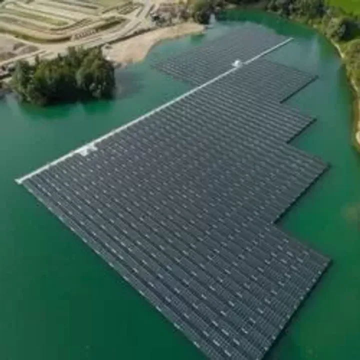  Holemans GmbH operates 5.6 MW floating PV project in North Rhine-Westphalia. (Image Credit: Holemans) 