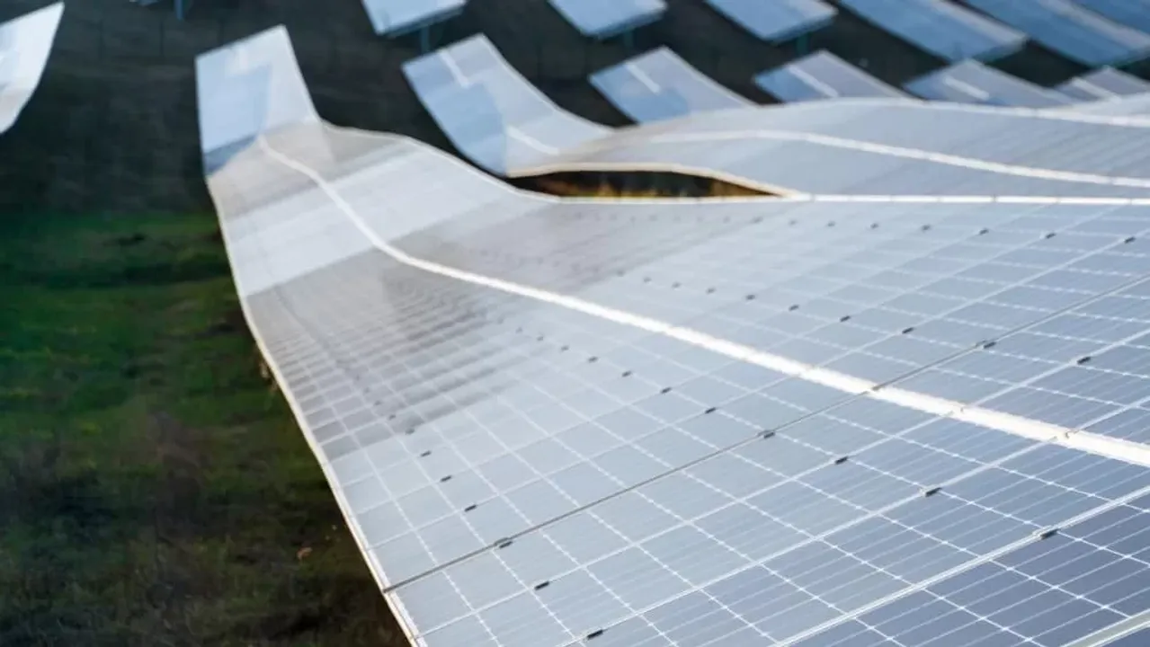  The refinancing, through a Restricted Group structure, involves four 1,700 MW PV projects in Rajasthan, rated ‘AA Stable)’ by CareEdge Ratings. (Image Credit: Avaada Energy)  