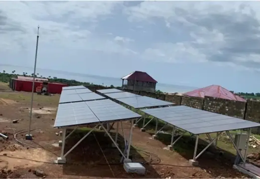  Aptech Africa has implemented a 51.2 kW PV system in Sierra Leone, including 400 Wp Soleil Power Panels and a 102.6 kWh battery bank. (Image Credit: Aptech Africa)  