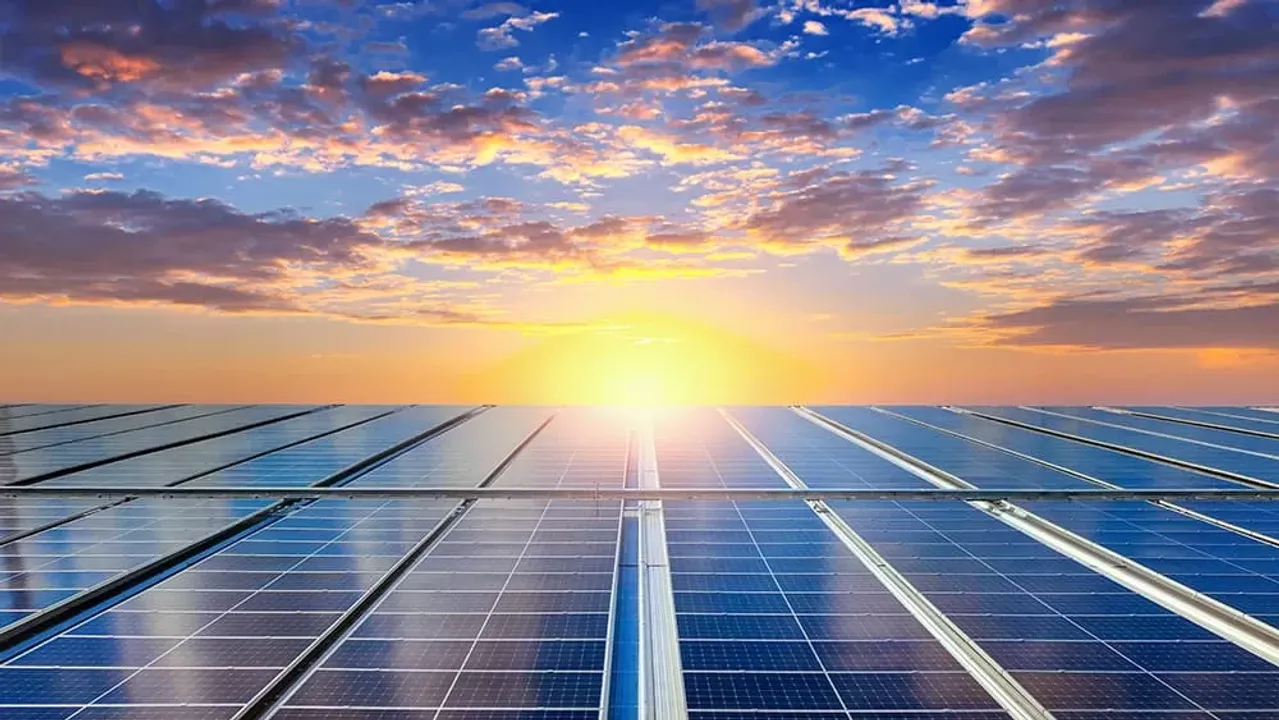  Avaada Energy has secured INR 1,190 crore loan from SBI for 400 MW solar project in Gujarat. (Image Credit: Avaada Energy)  