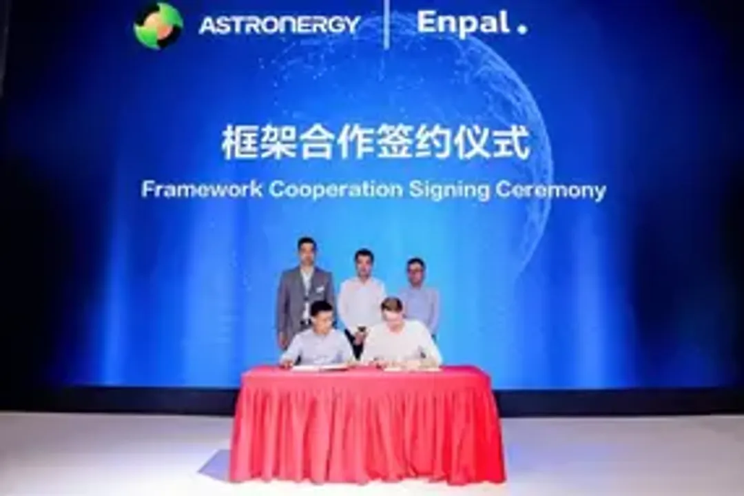  Astronergy and Enpal collaborate on ASTRO N7s, offering 460 W power and 23% efficiency for residential solar. (Photo Credit: Astronergy Solar) 