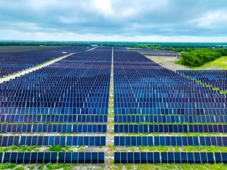 New Copperhead Solar Project in Texas includes 100 MWh of battery storage. (Image Credit: National Grid Renewables) 